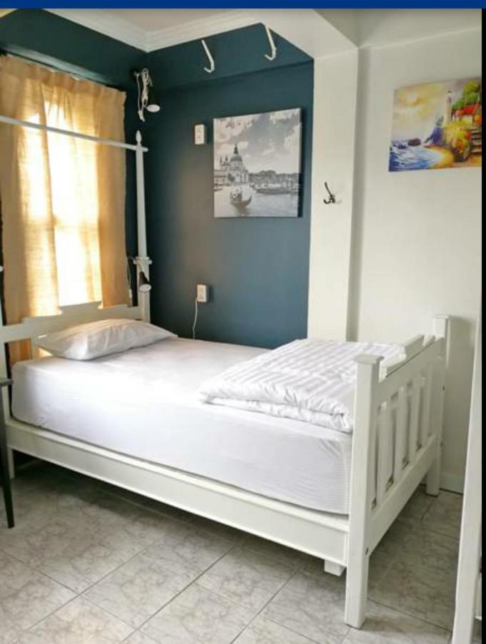 Bed In Town Hostel Chiang Mai Exterior photo