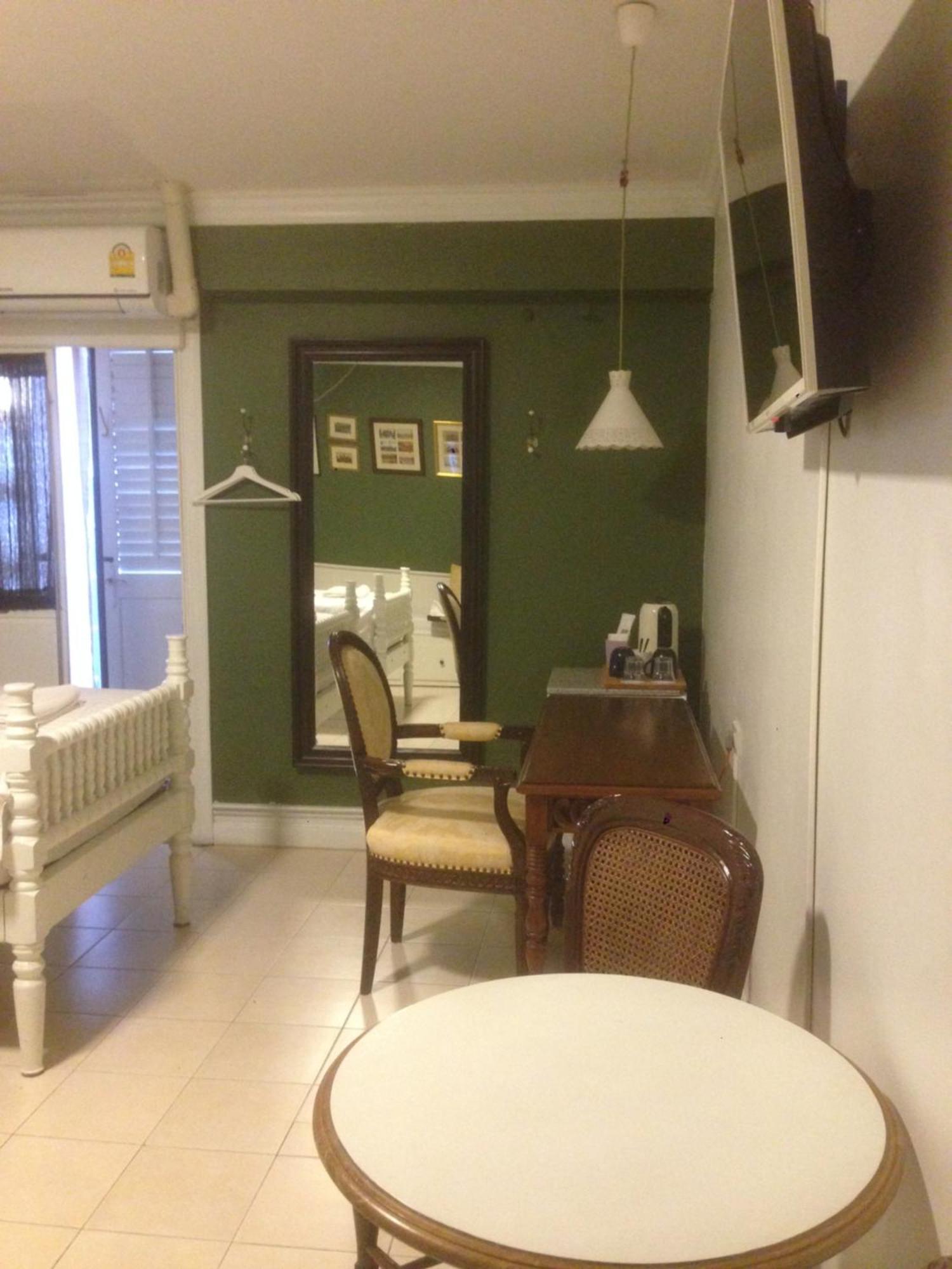 Bed In Town Hostel Chiang Mai Exterior photo