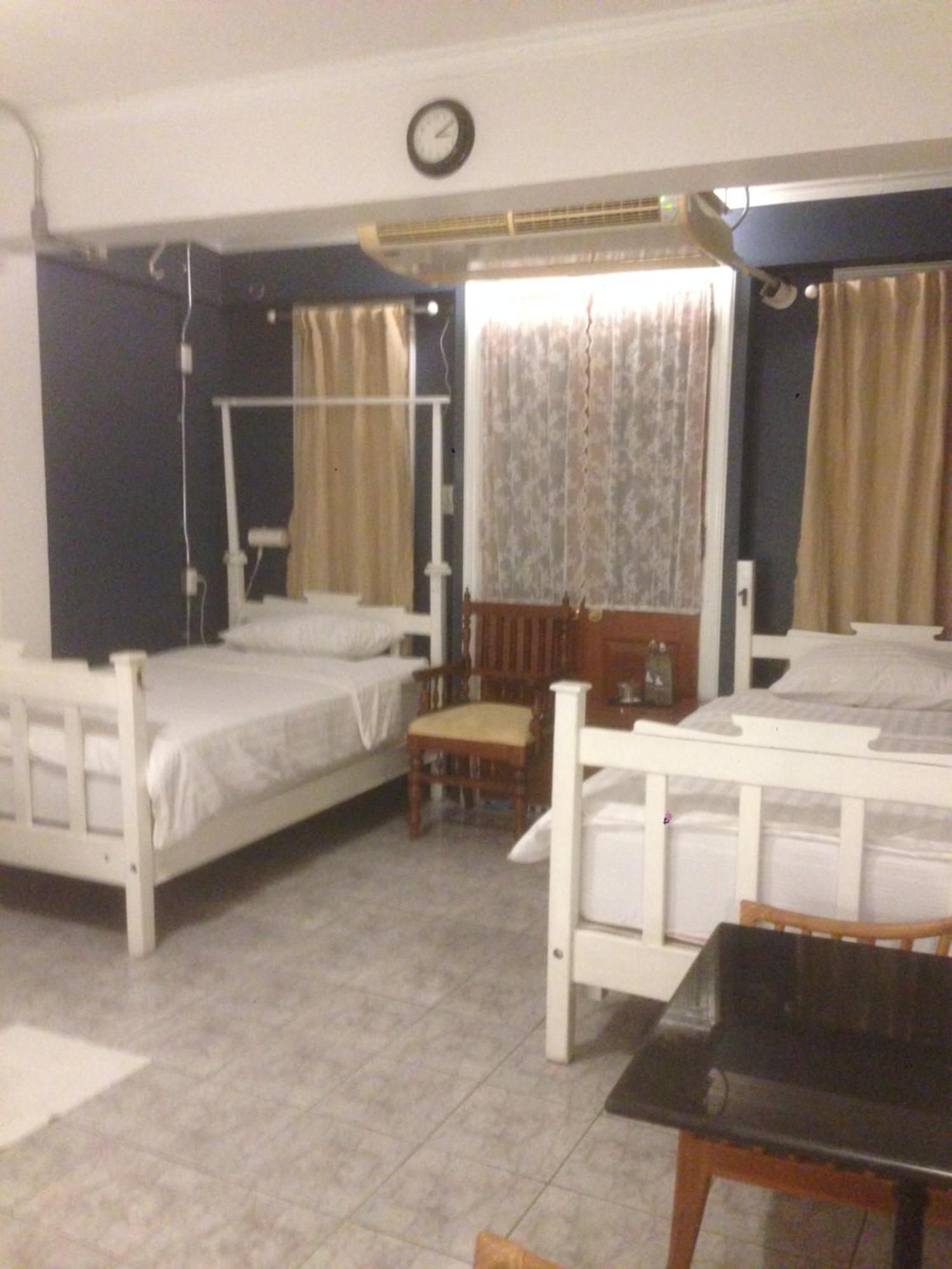Bed In Town Hostel Chiang Mai Exterior photo