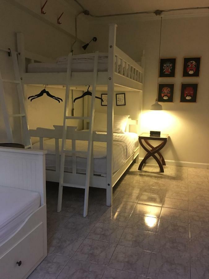 Bed In Town Hostel Chiang Mai Exterior photo